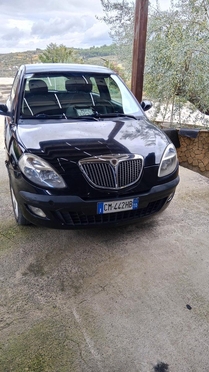 Lancia Ypsilon
