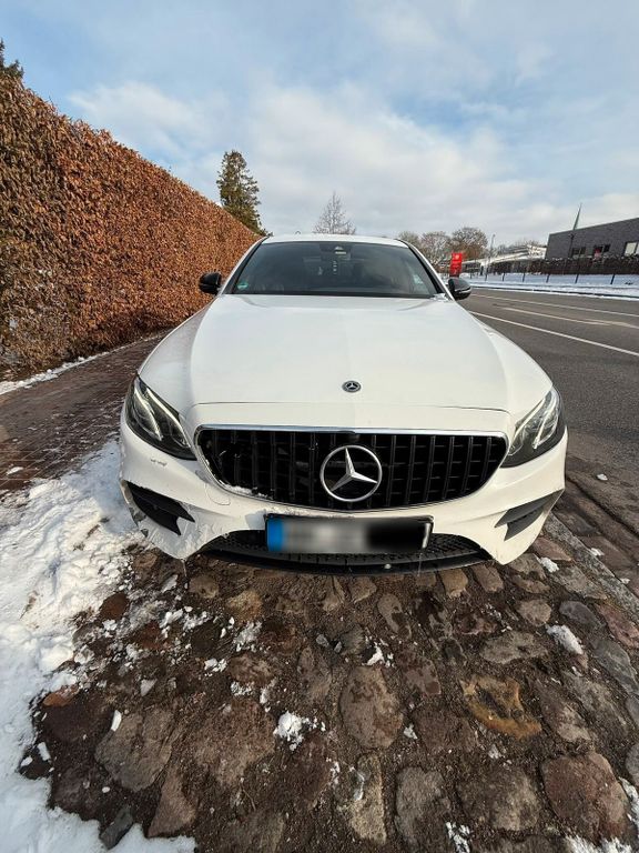 Image of Mercedes-Benz E 220