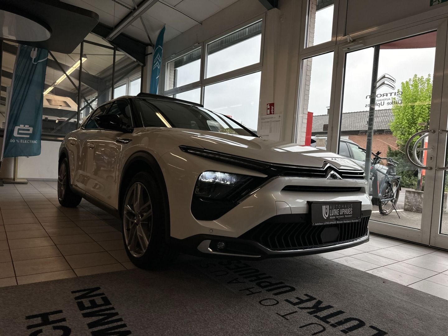 Fahrzeugabbildung Citroën C5X Plug-in 225 EAT8 Shine Pack Navi Panodach