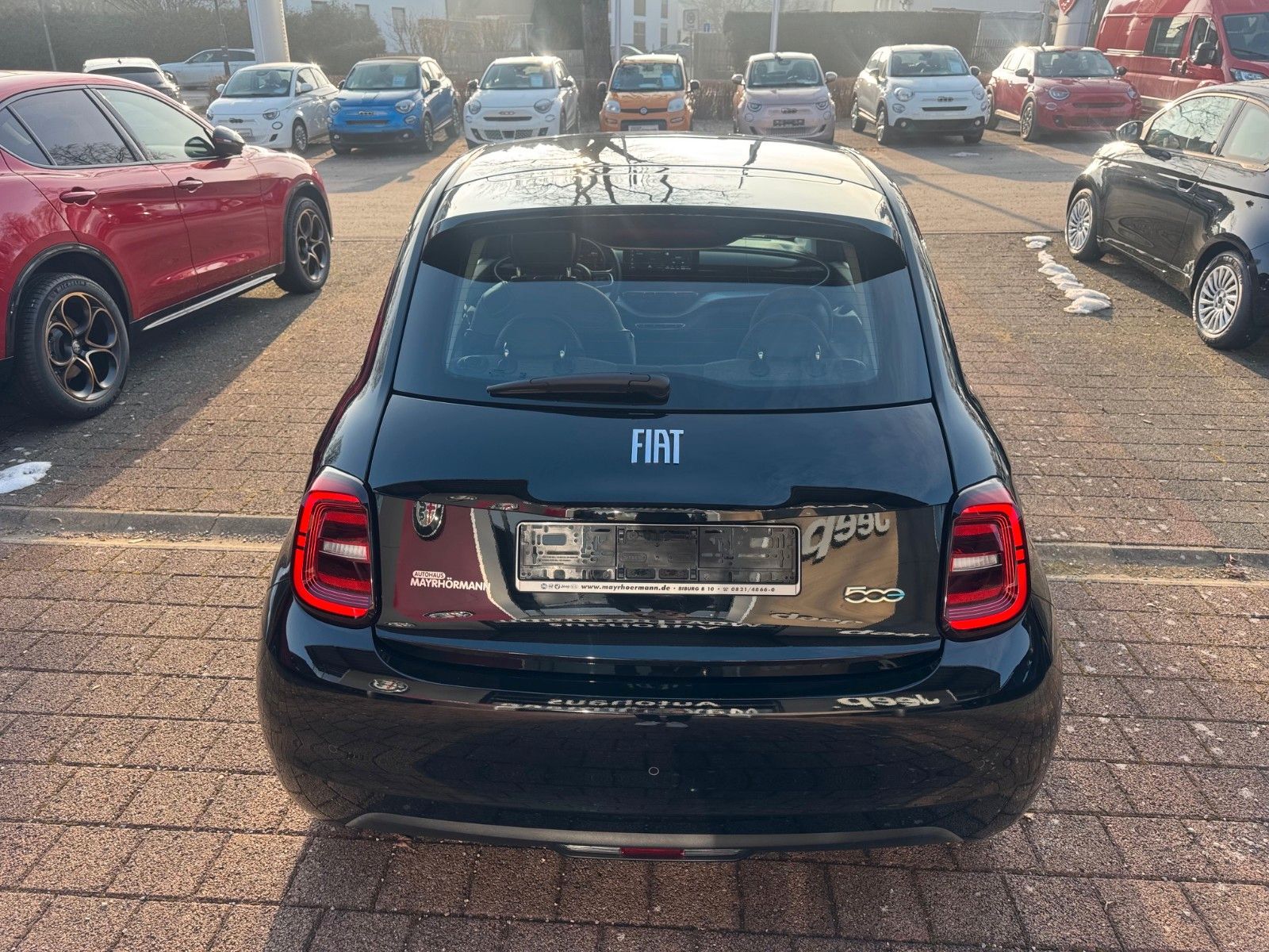 Fahrzeugabbildung Fiat 500e Icon NAVI GLASDACH KLIMA DAB 118PS