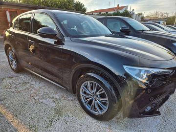 Alfa-Romeo Stelvio - 2