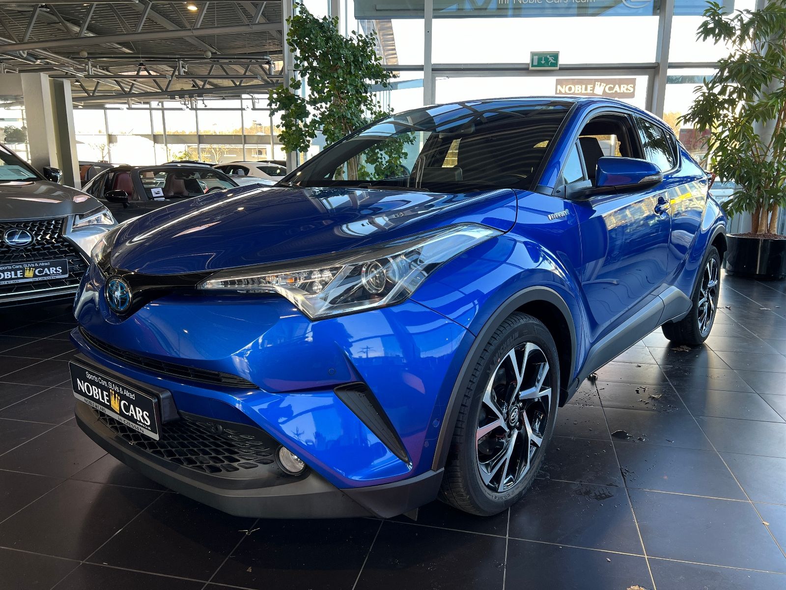 Fahrzeugabbildung Toyota C-HR Hybrid Team D NAVI KLIMA ALU