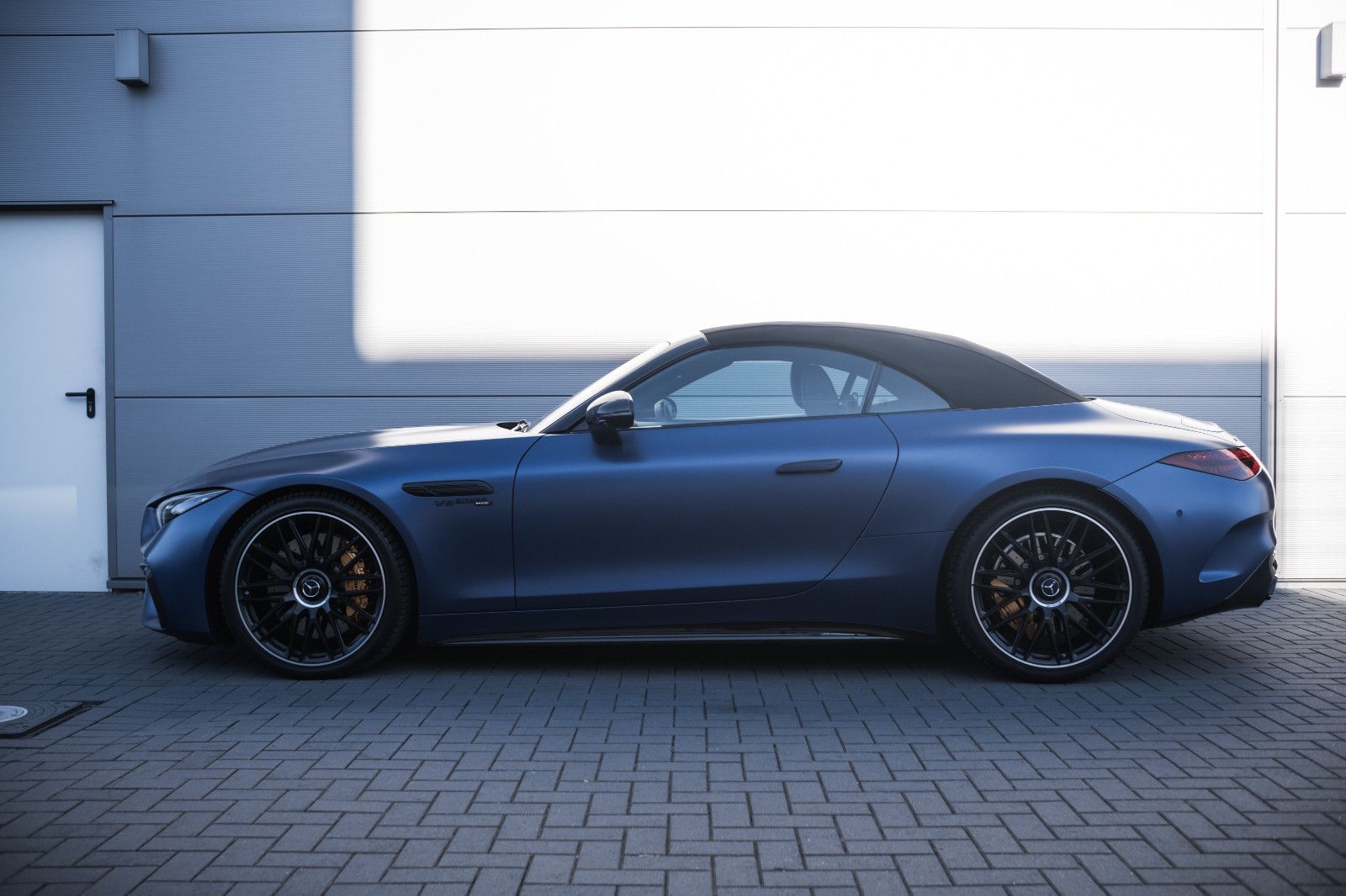 Fahrzeugabbildung Mercedes-Benz SL 63 AMG 4Matic+-Keramik-Burmester High- End