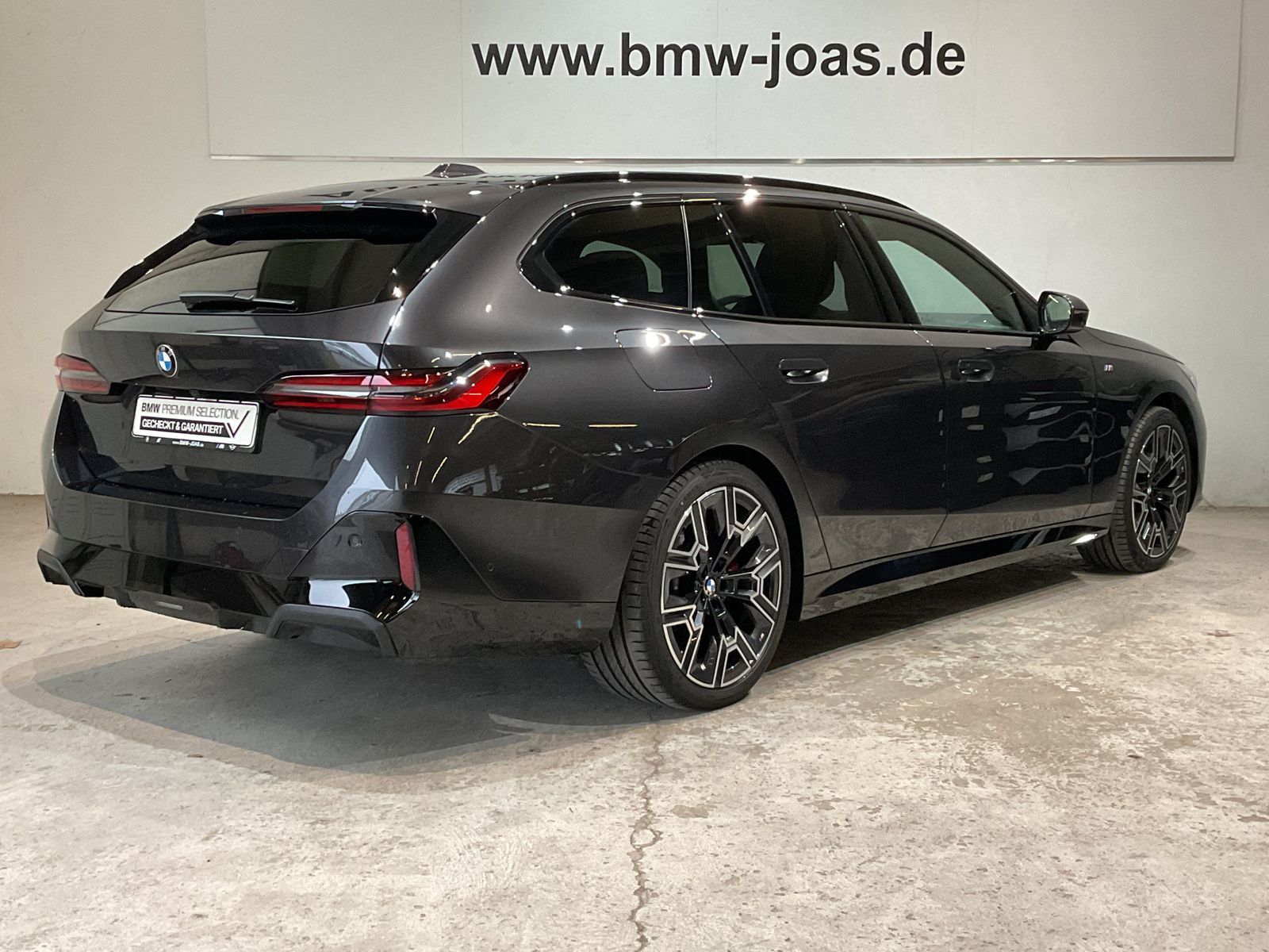 Fahrzeugeinzelansicht 17 Fahrzeugabbildung BMW 540d xDrive Touring M Sportpaket Pro DAB LED AHK