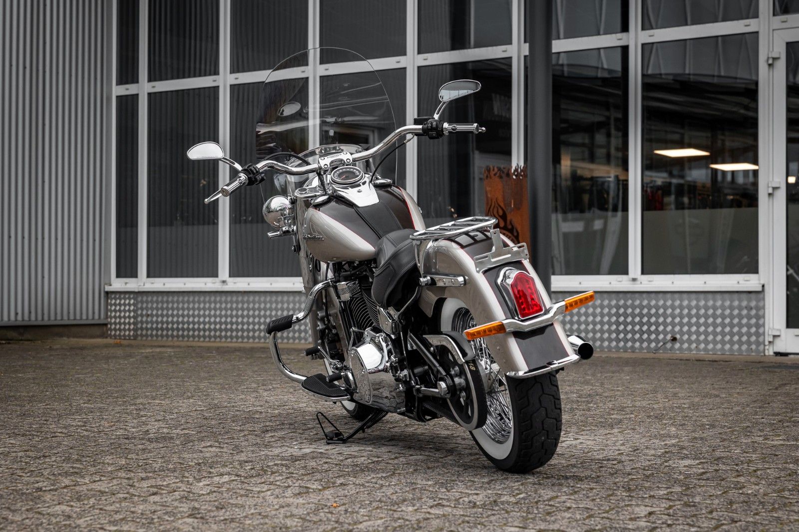 Fahrzeugabbildung Harley-Davidson SOFTAIL DELUXE FLDE - JEKILL & HYDE - NEUWERTIG