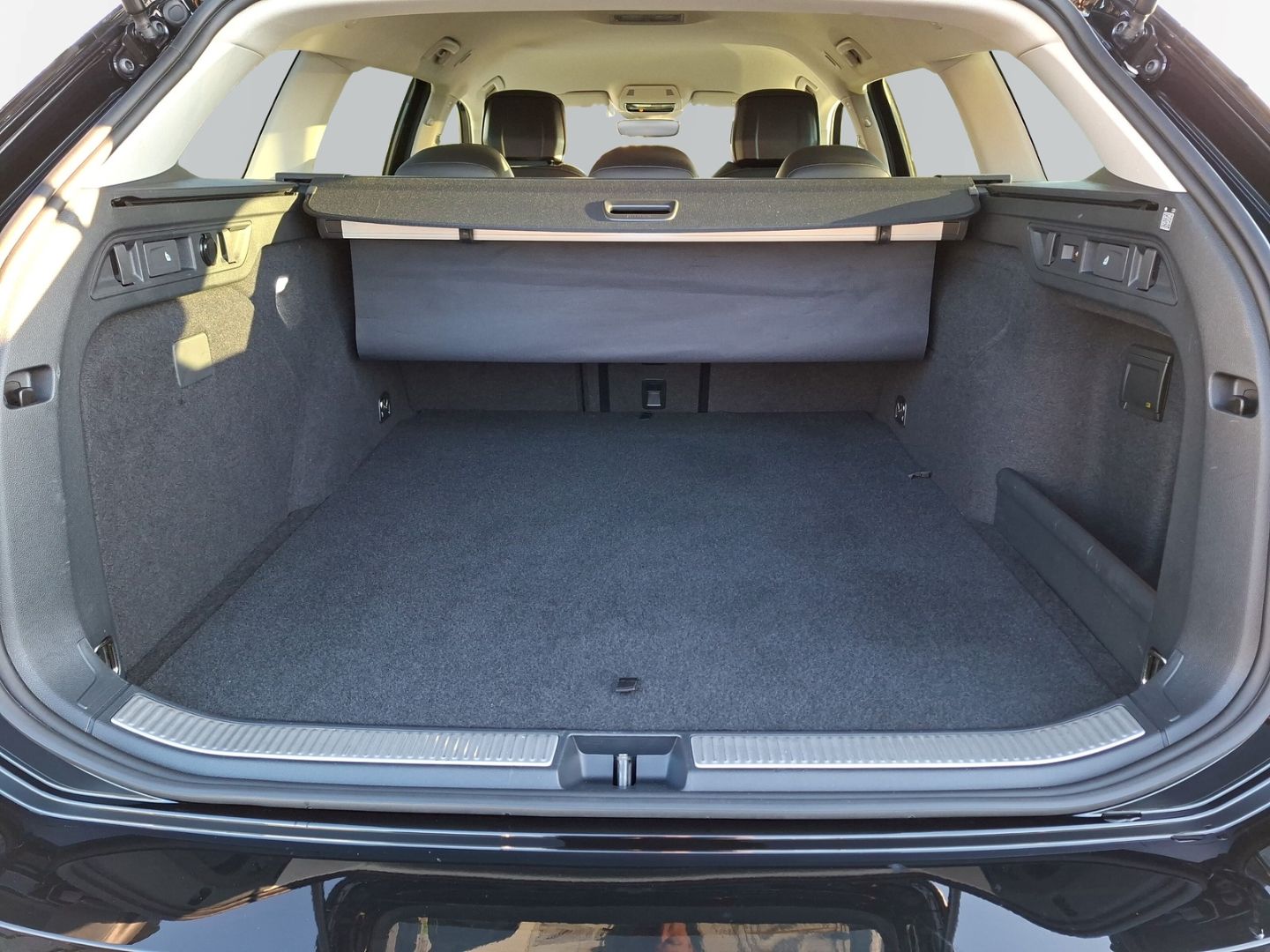 Passat Variant 1.5 eHybrid Business *AHK*KAMERA*