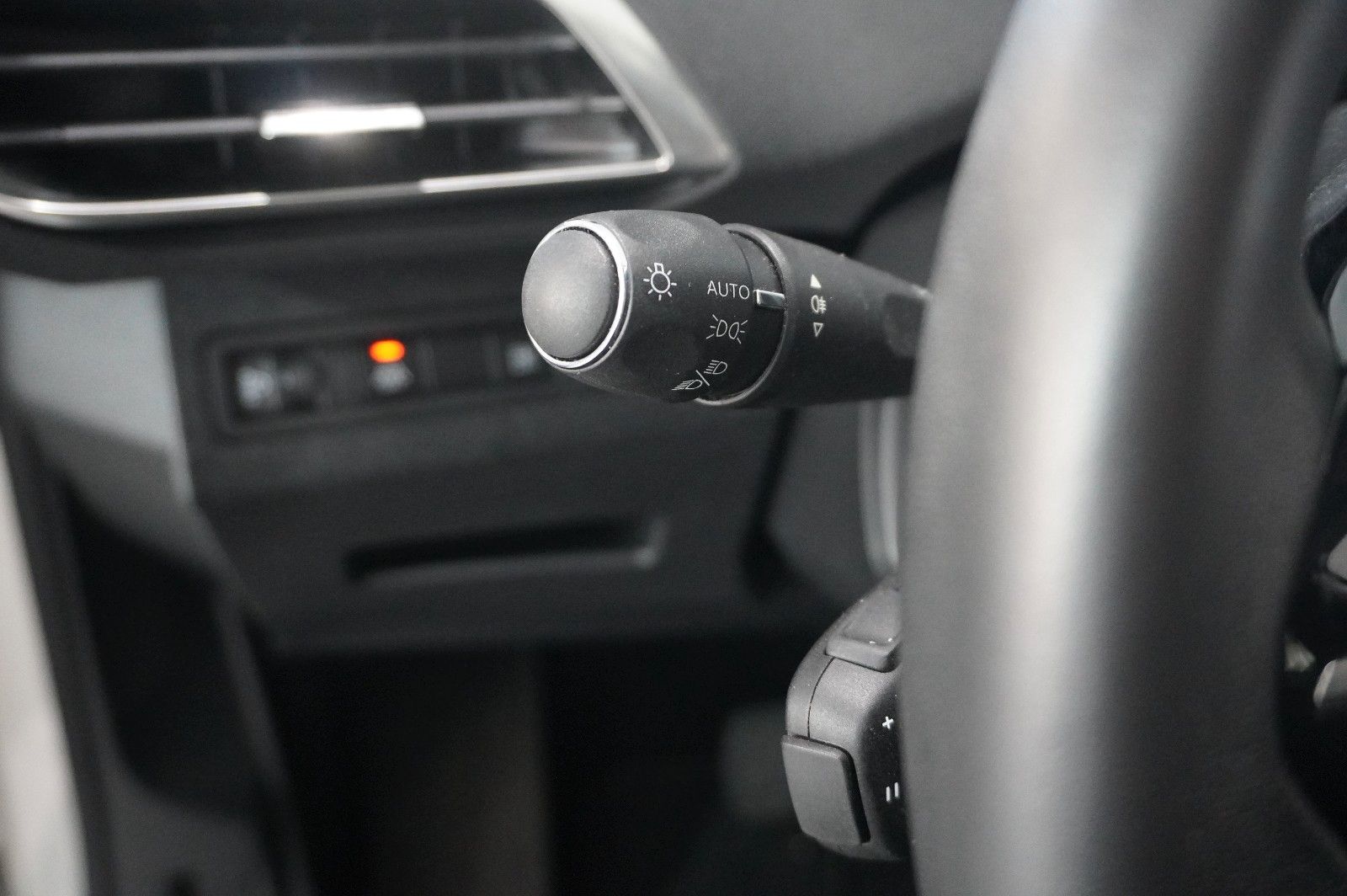 Fahrzeugabbildung Peugeot 3008 Hybrid PHEV ALLURE NAVI/LED/KAMERA/SH/AHK