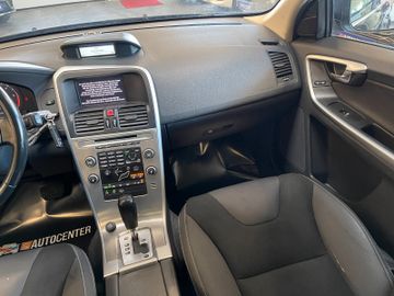 Volvo XC60 Momentum AWD *BI-XENON*PANO*NAVI*PDC*AHK*