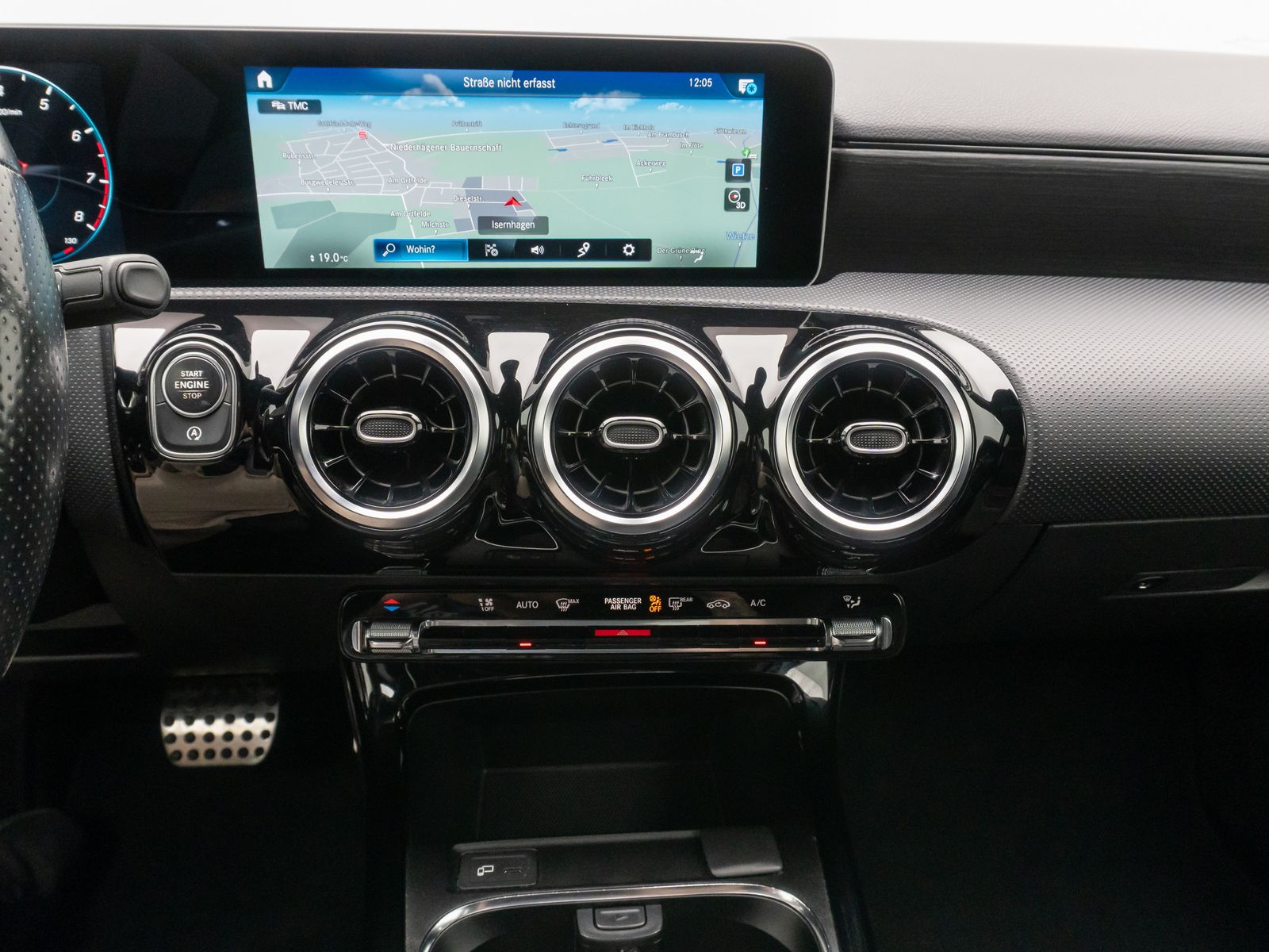 Fahrzeugabbildung Mercedes-Benz A250 AMG Line Kamera AHK Alarm Sportsitz 18Zoll