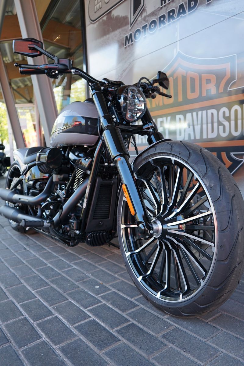 Fahrzeugabbildung Harley-Davidson Softail Breakout 117cui MY 2024 CUSTOMBIKE