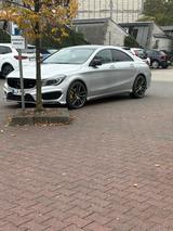 Mercedes-Benz CLA 250 AMG Line - silberne Mercedes-Benz CLA 250