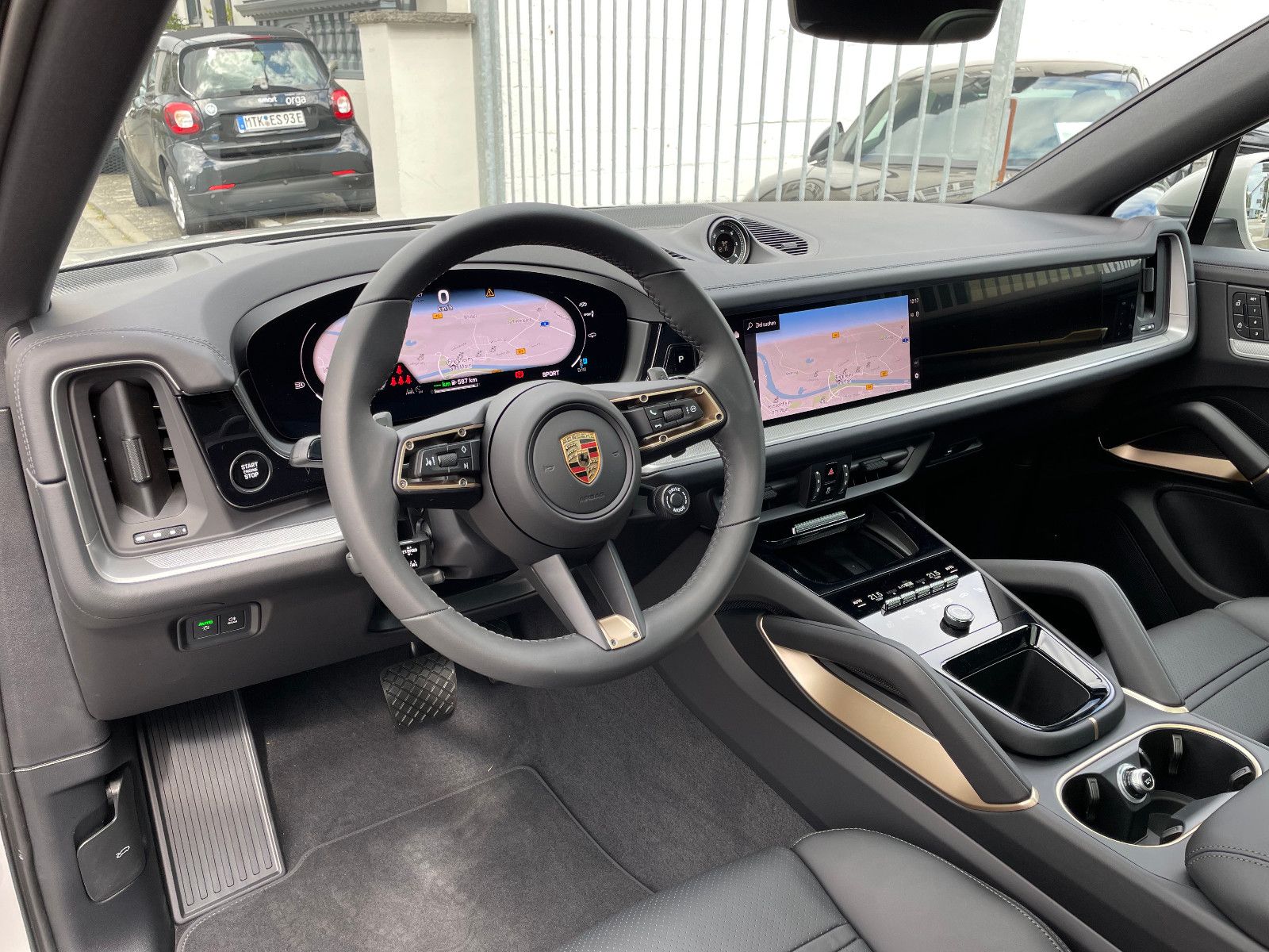 Fahrzeugabbildung Porsche Cayenne E-Hybrid Coupé |HUD|3.Disp|ACC|SportDesi