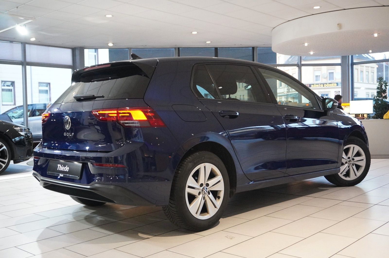Fahrzeugabbildung Volkswagen Golf VIII Lim. 2.0 TDI LIFE DSG NAVI/LED/KAMERA
