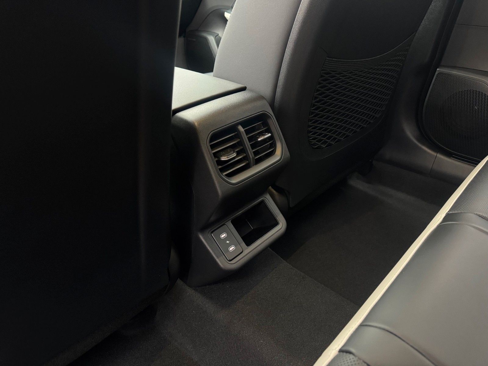 Fahrzeugabbildung Kia K4 1.6T 180PS AUT. GTL DWP+ SZ SD