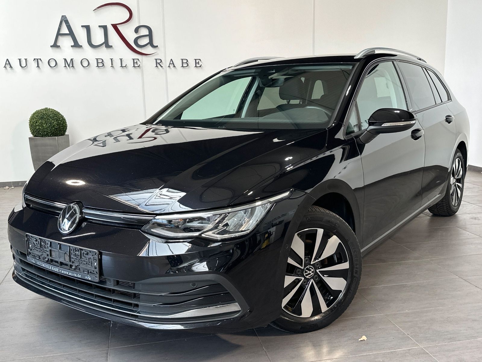 Fahrzeugabbildung Volkswagen Golf Variant 1.5 eTSI DSG Move NAV+LED+GJR+KAM