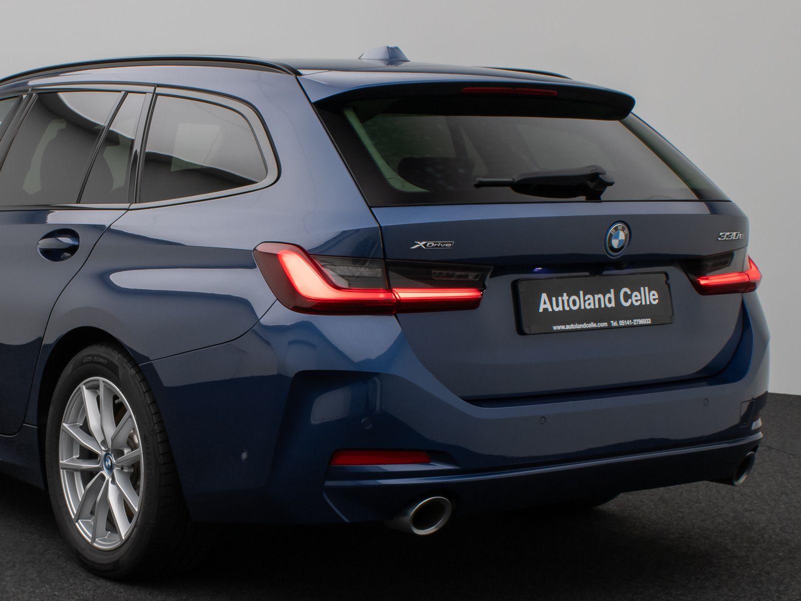 Fahrzeugabbildung BMW 330e xD Kamera HUD DAB Alarm Komfort LED Sport