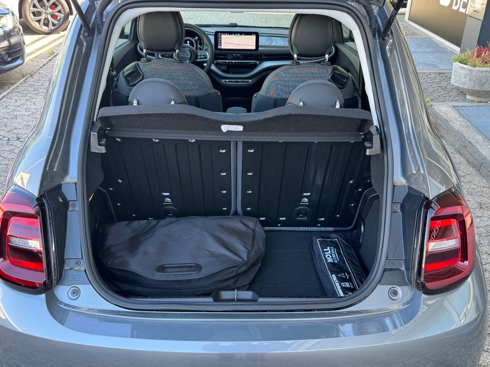 Fahrzeugabbildung Fiat 500 e Icon/42 kWh/Navi/R-Cam/ACC*CarPlay/SHZ/