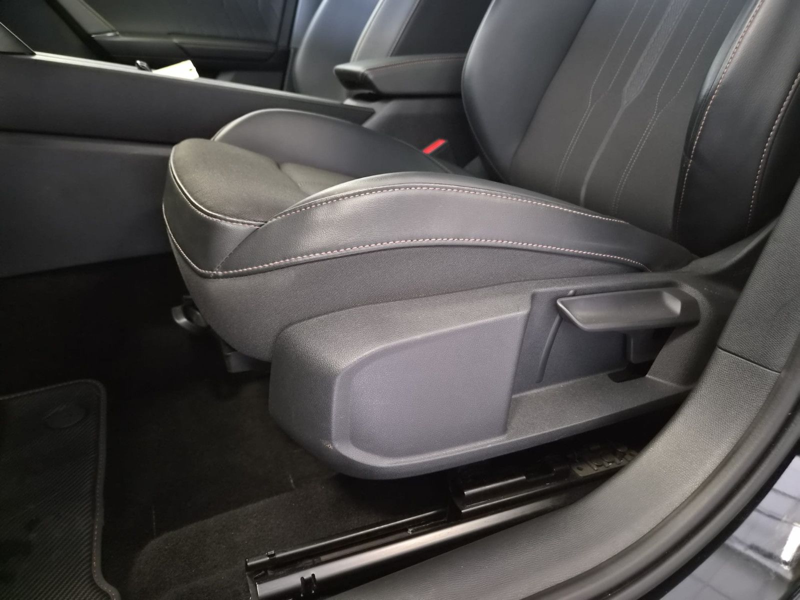 Fahrzeugabbildung CUPRA Formentor VZ e-Hybrid / GEPFLEGT / 1. HAND
