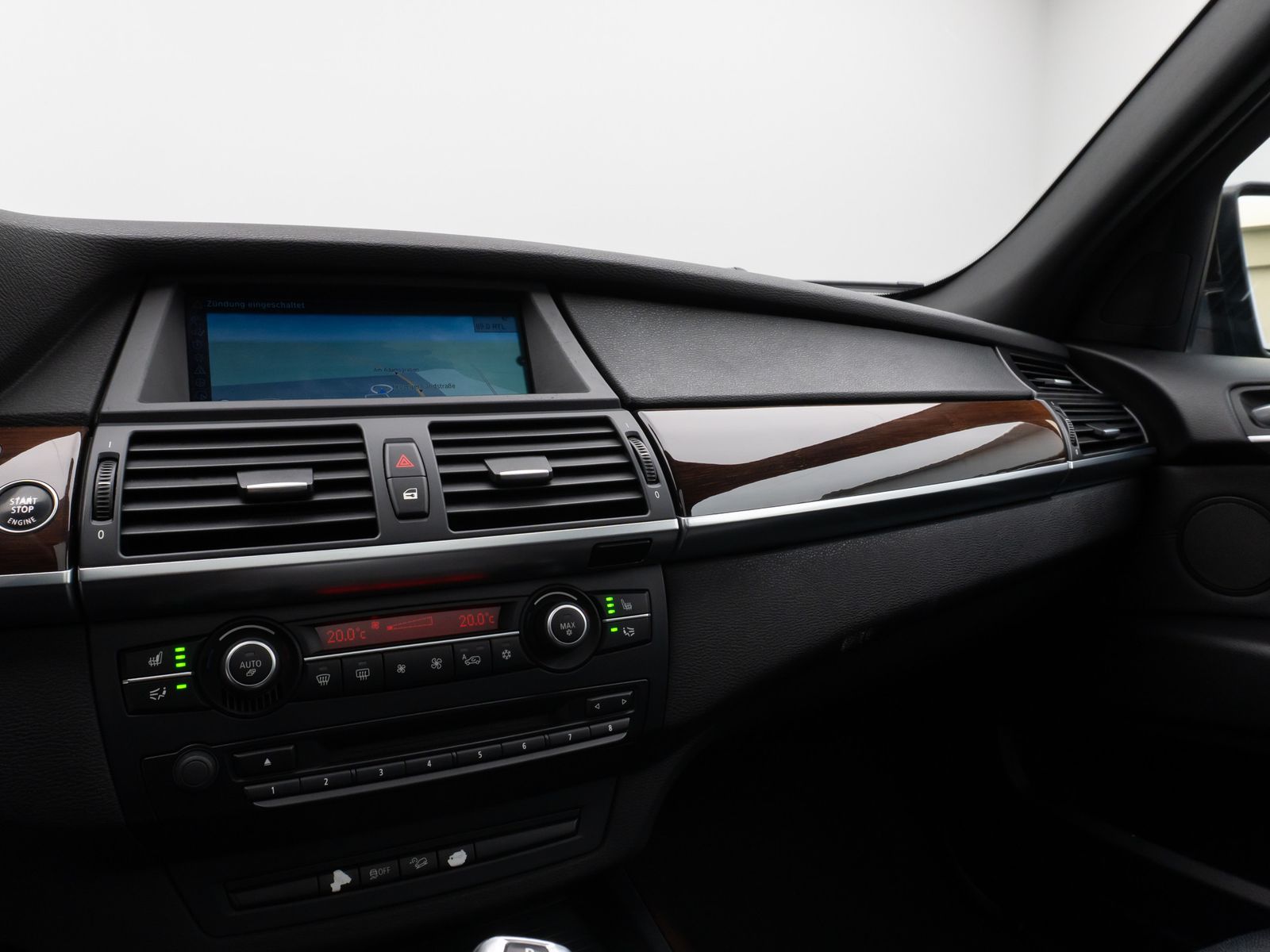 Fahrzeugabbildung BMW X5 xD40d  Sport Panorama Kamera HUD HiFi SoftCL