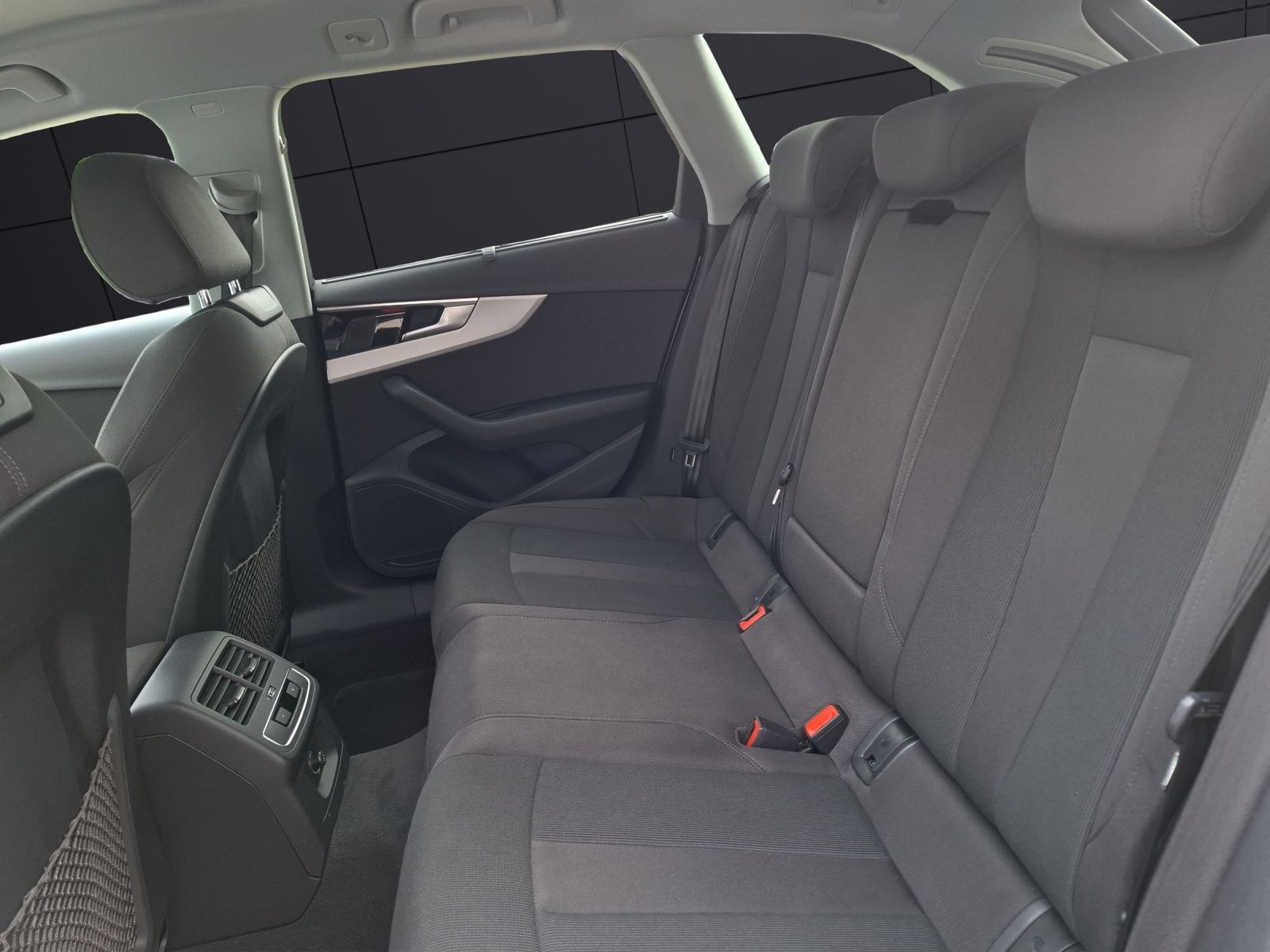 Fahrzeugabbildung Audi A4 Avant 40 TDI quattro S-tronic AHK Navi ACC PD