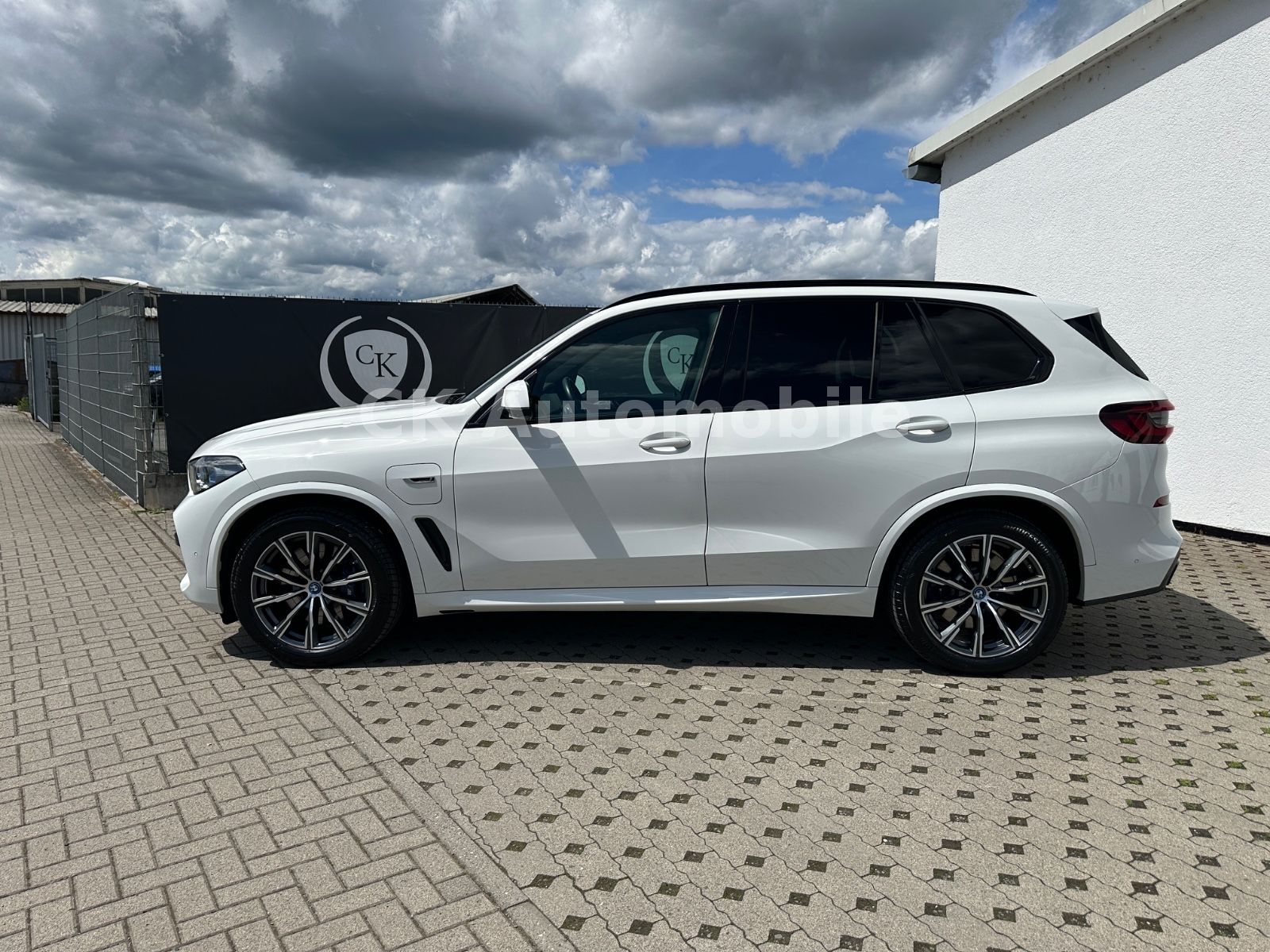 Fahrzeugabbildung BMW X5 xDrive 45 e M Sport/Pano/Laser/Kam360°/AHK