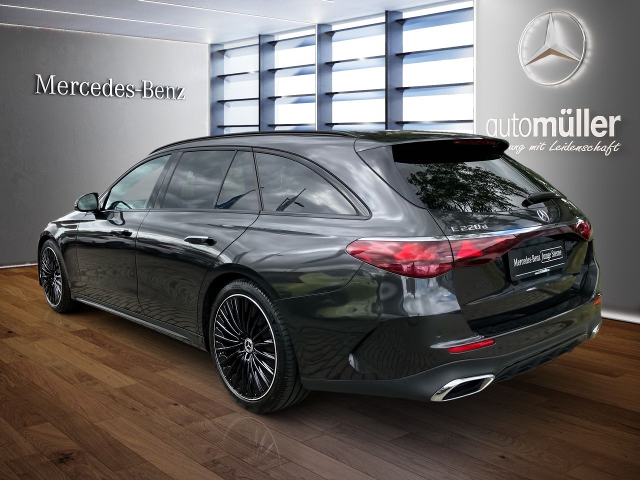 Fahrzeugabbildung Mercedes-Benz E 220 d T AMG AHK Pano Night DigitalL 360° Memor