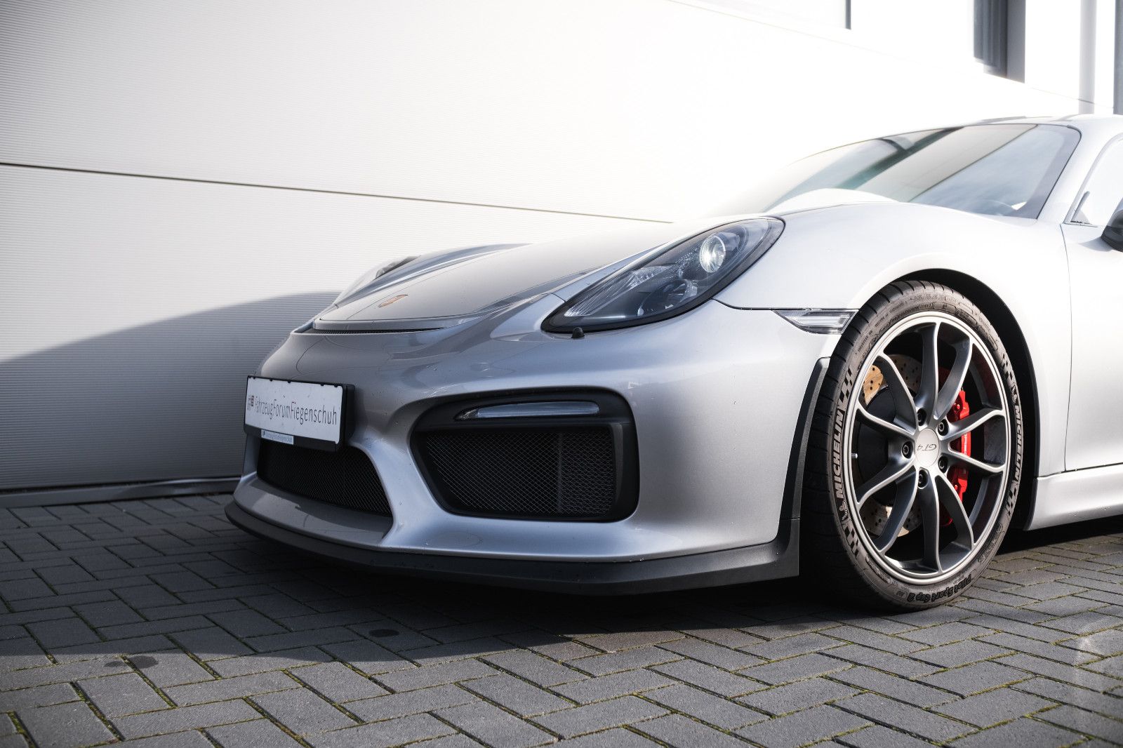 Fahrzeugabbildung Porsche Cayman GT4-Steuer ausw.-wenig KM-Approved