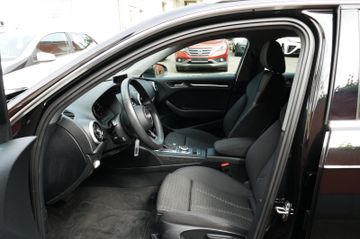Fahrzeugabbildung Audi A3 Sportback 35 TFSI sport, Bi-Xenon