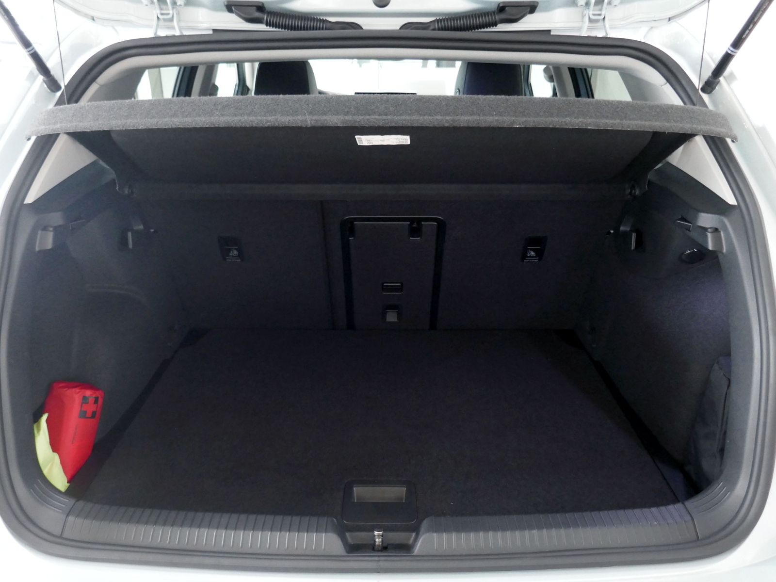 Fahrzeugabbildung Volkswagen Golf VIII GOAL 1.5 TSI | LED PDC ACC Navi App