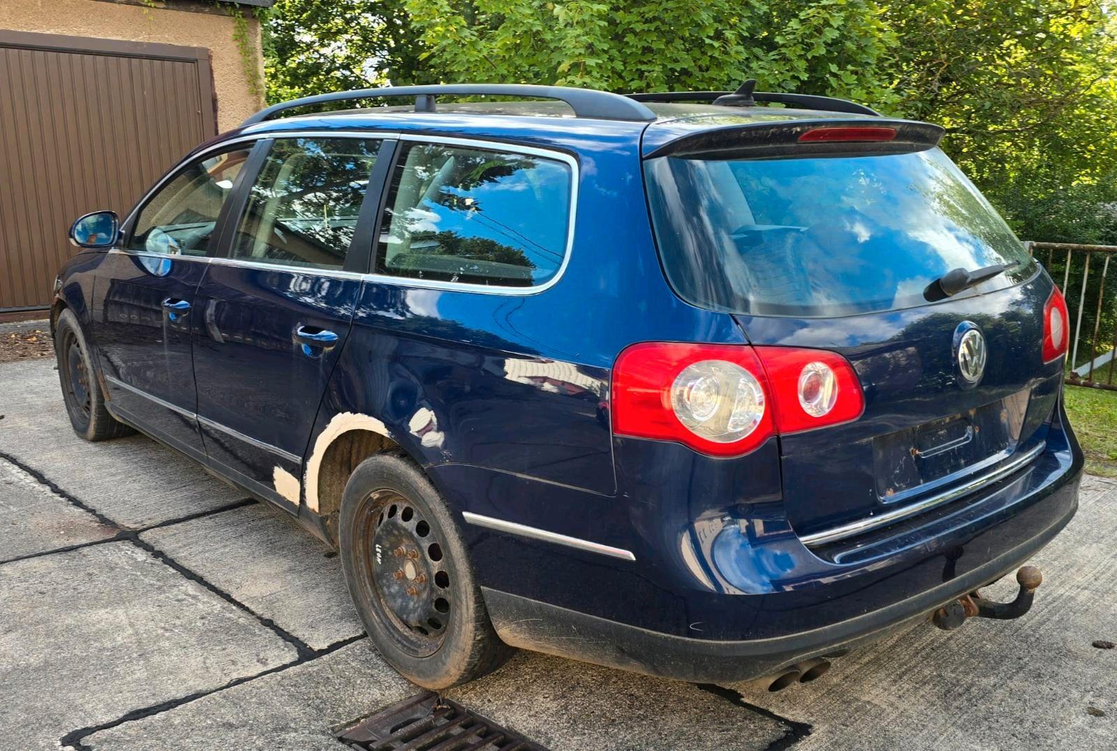 Volkswagen Passat 2010 — вигляд ззаду