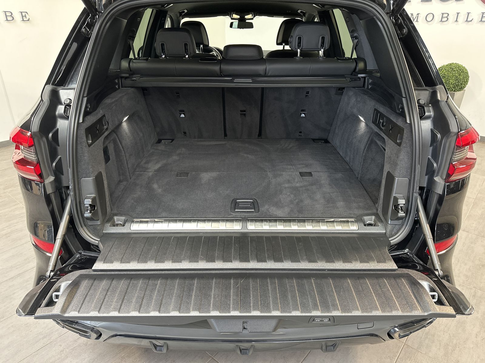 Fahrzeugabbildung BMW X5 xDrive45e M-Sport NAV+LASER+ACC+AHK+H/K+22ZO