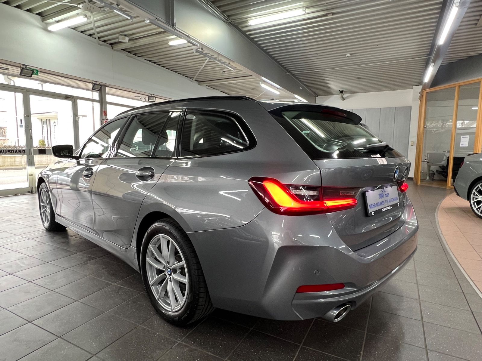 BMW 320d Touring xDrive III Driving Assistant III foto 8
