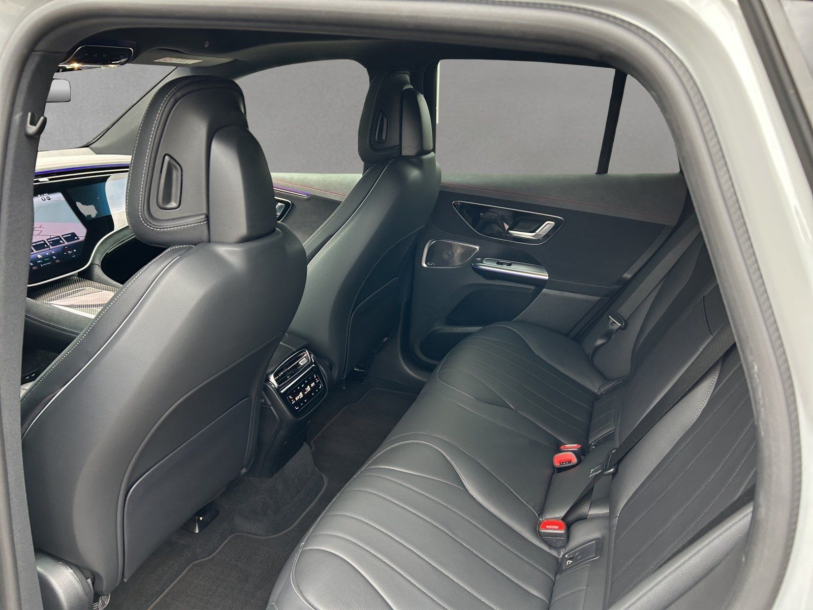 Fahrzeugabbildung Mercedes-Benz EQE 500 SUV AMG Prem+ AHK Sitzklima AIRMATIC HAL