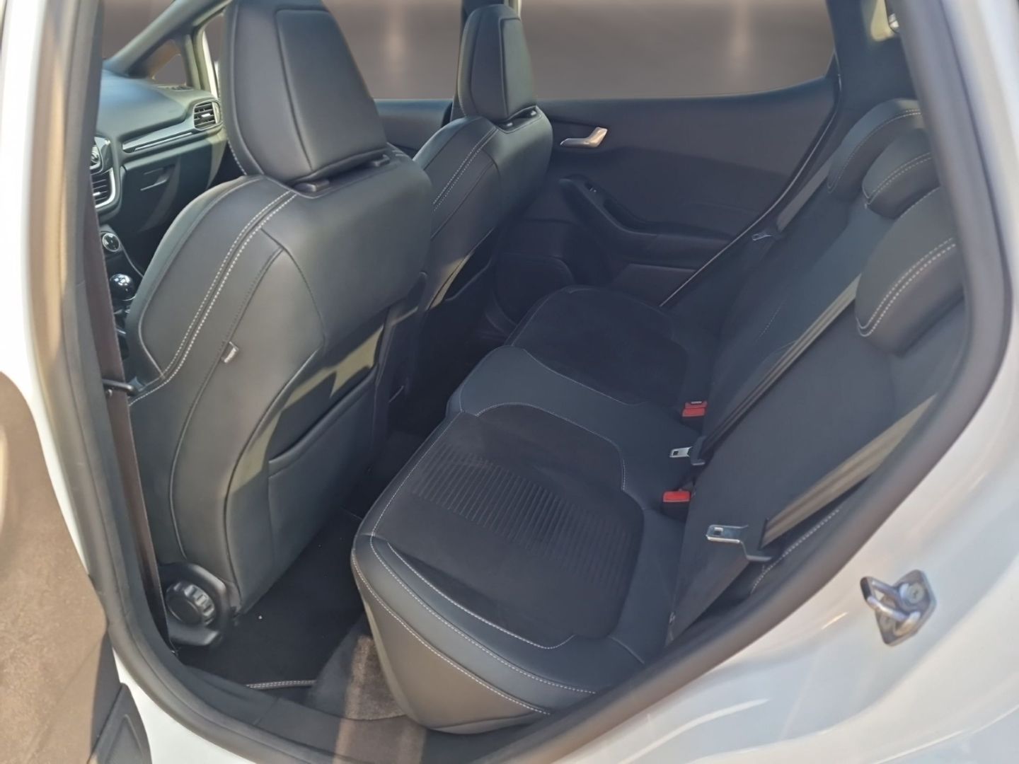 Fahrzeugabbildung Ford Fiesta ST Lederpaket,PanoDach, Panorama Navi Sou