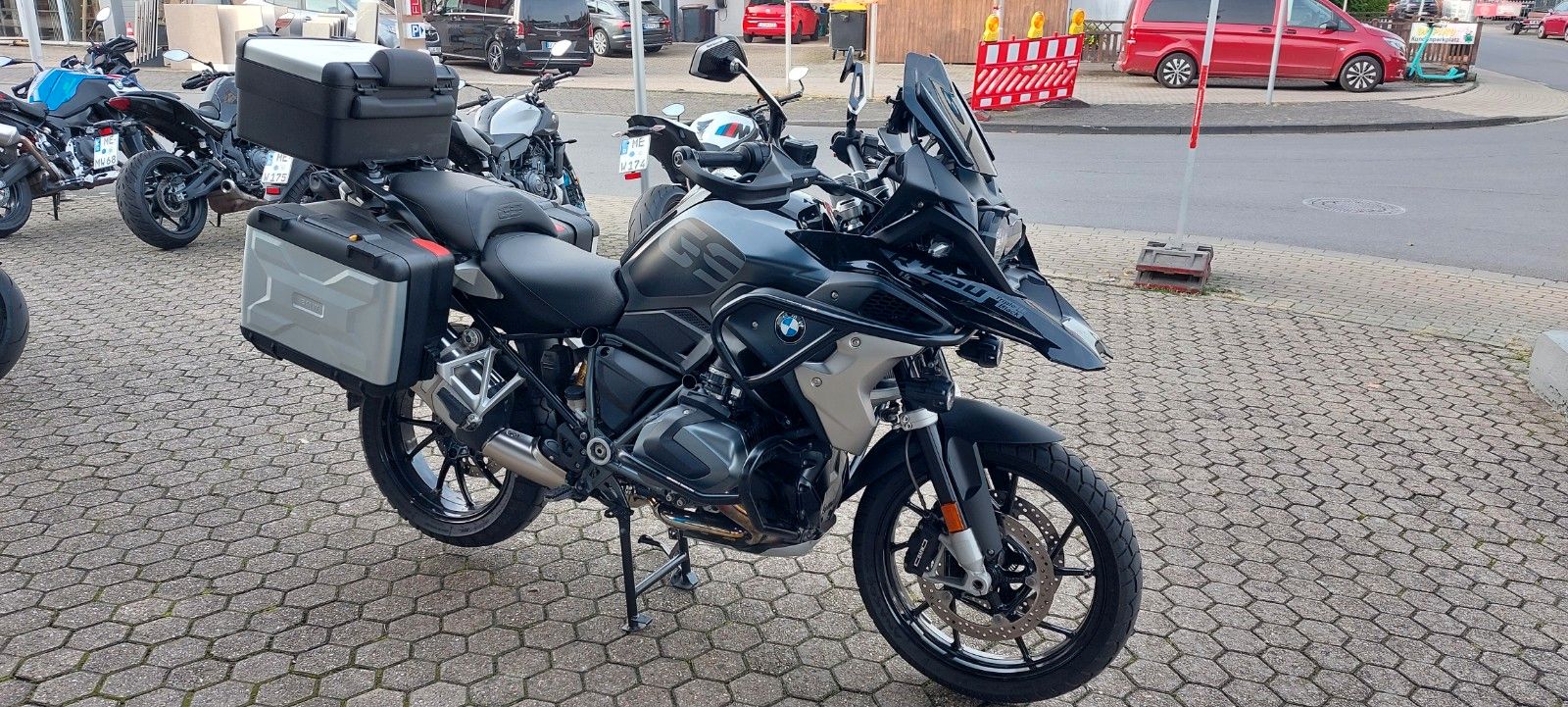 Fahrzeugabbildung BMW R 1250 GS Triple B.  tief  3 Koffer u.v.m