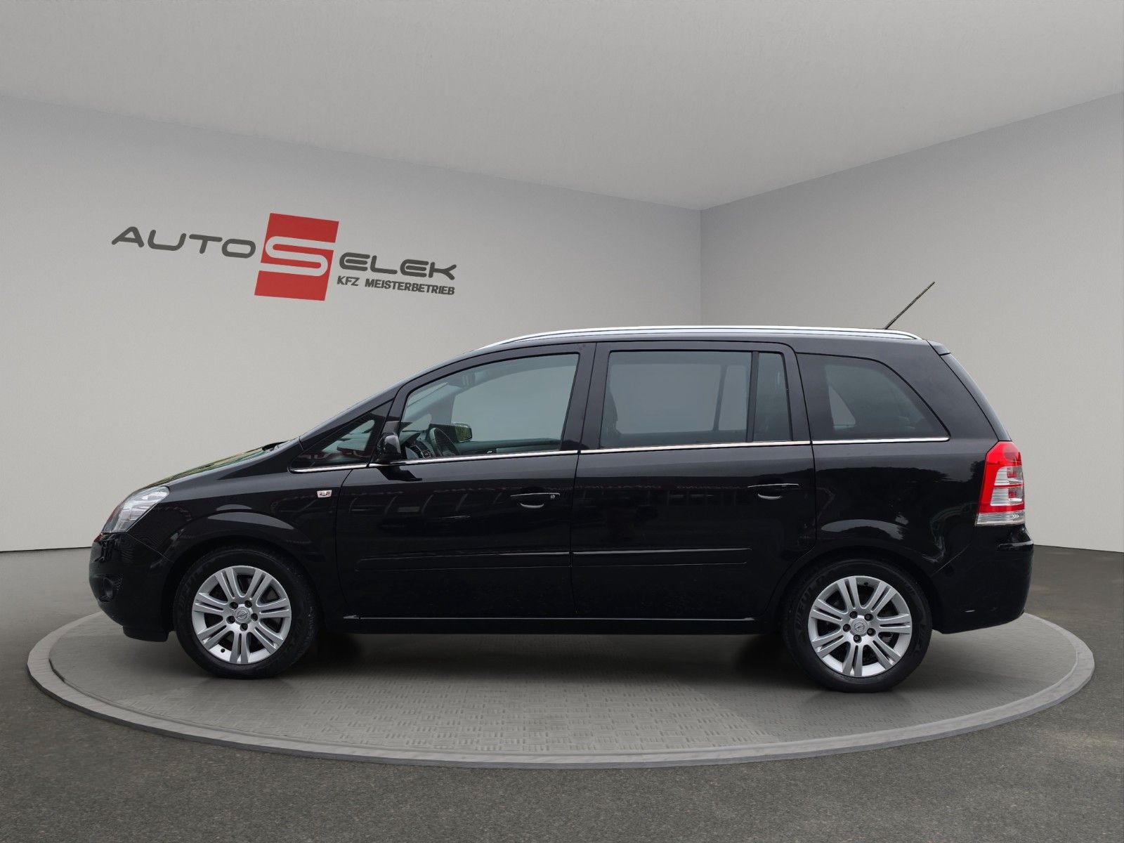 Fahrzeugabbildung Opel Zafira B Innovation "110 Jahre" 7-Sitzer 1.Hand