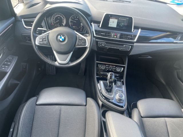 Fahrzeugabbildung BMW 220 Active Tourer Sport Line Navi, Tempomat, Rüc