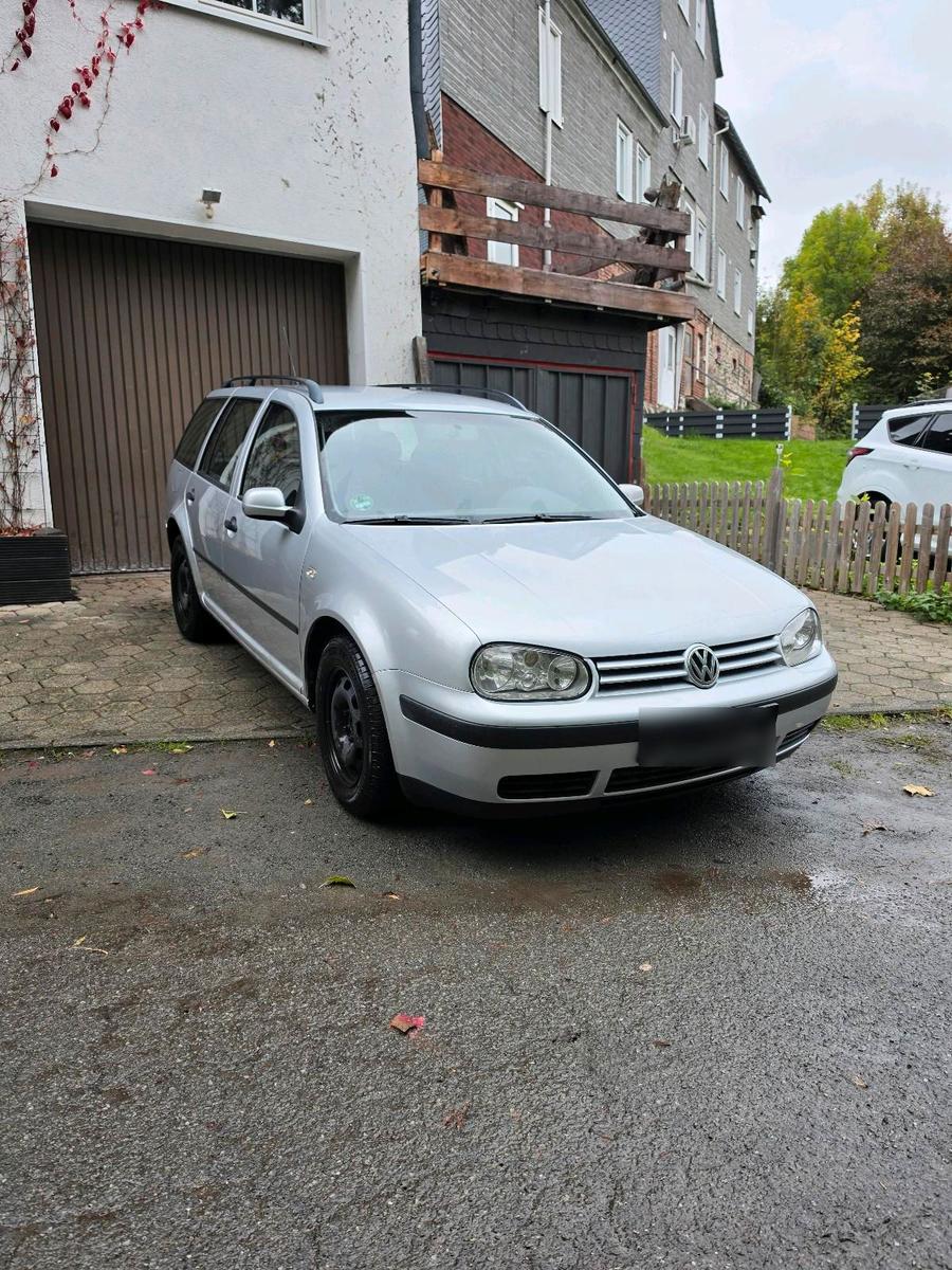 Volkswagen Golf 2004 — rear view