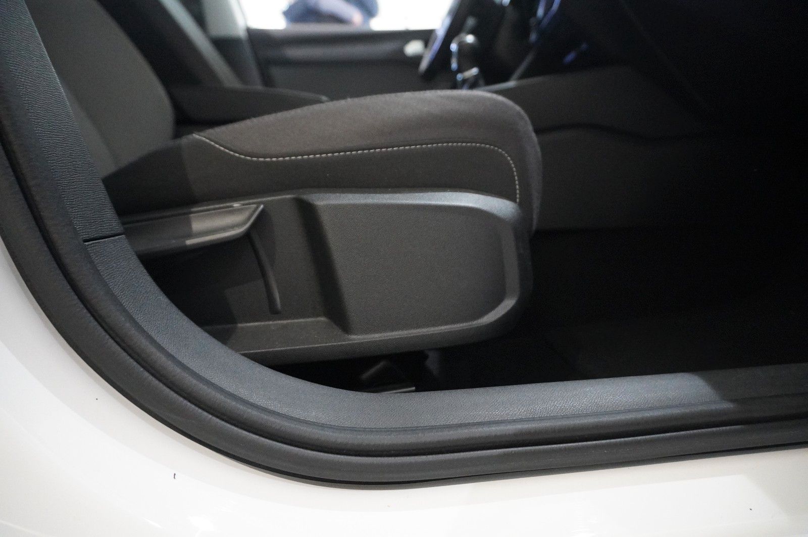 Fahrzeugabbildung SEAT Leon ST 2.0 TDI STYLE NAVI/LED/VIRT/SPORT/SH/DAB