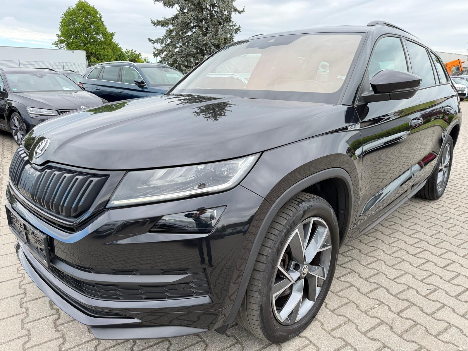 Skoda Kodiaq Sportline 4×4 AHK 7Sitze Panorama Kamera