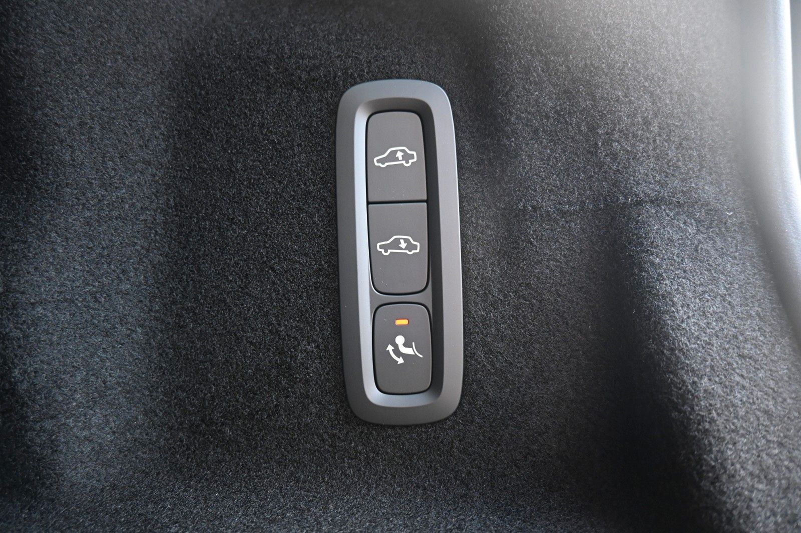 Fahrzeugabbildung Volvo XC60 B4 D AWD Ultimate Dark*STDHZG*360°*LUFT*ACC