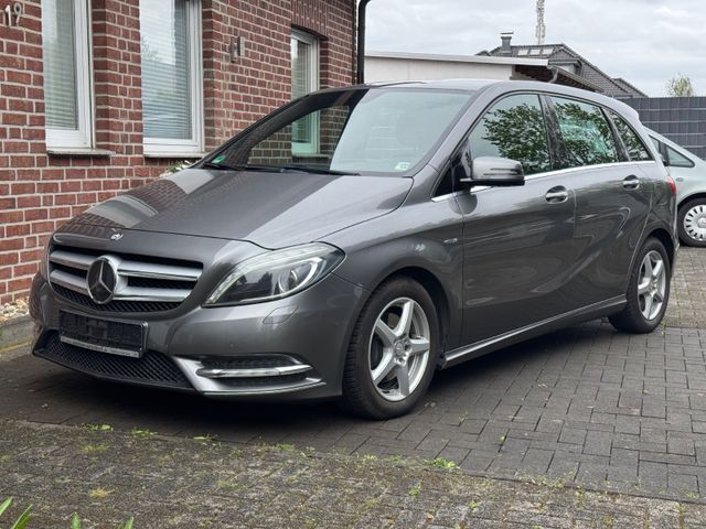 Mercedes-Benz B 180 *Bi-Xenon*Navi*Sitz-HZ*PDC*1.Hand*