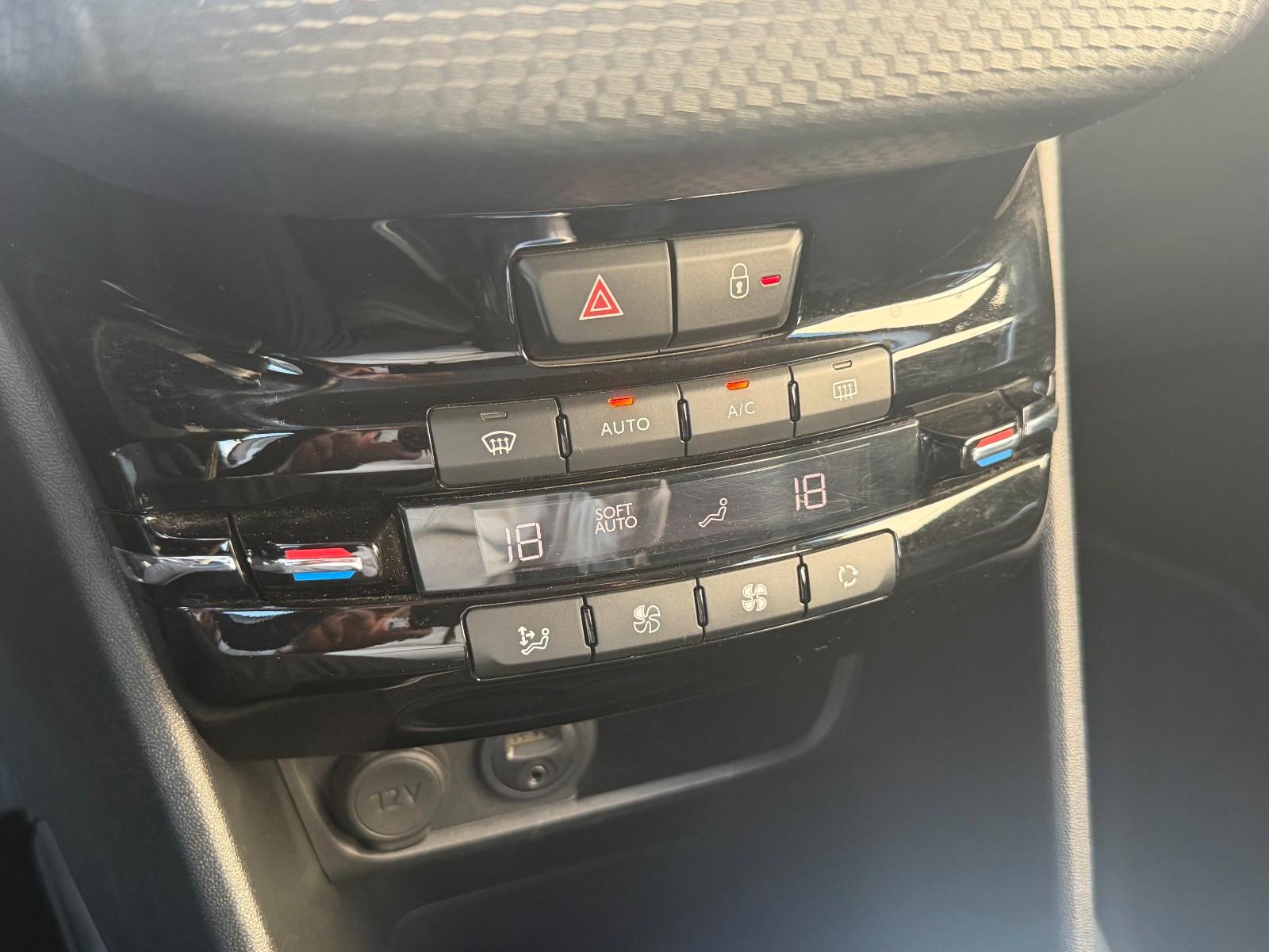 Peugeot 2008 Allure TEILLEDER/KLIMA/NAVI/AHK/PDC