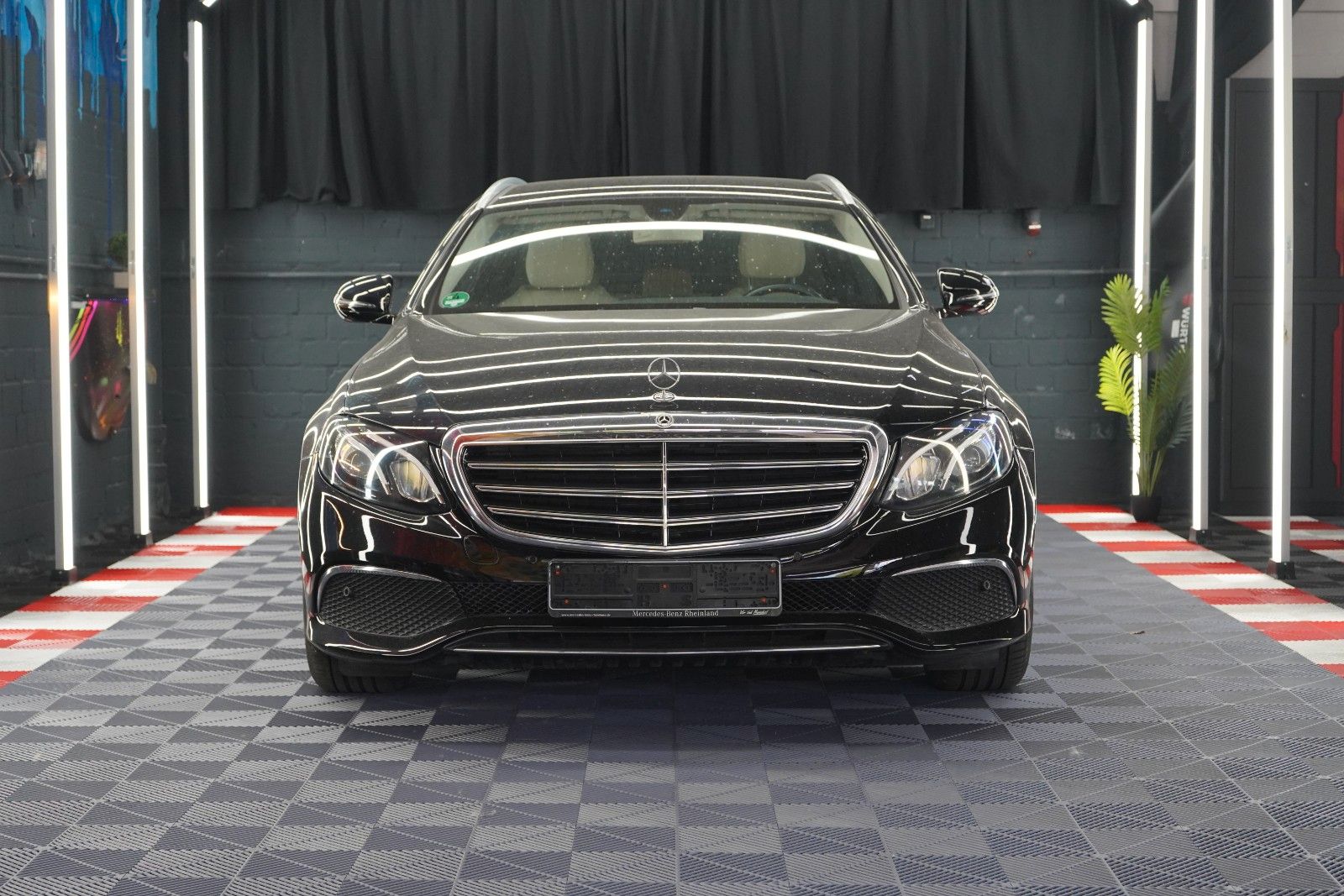 Mercedes E 200 - 1