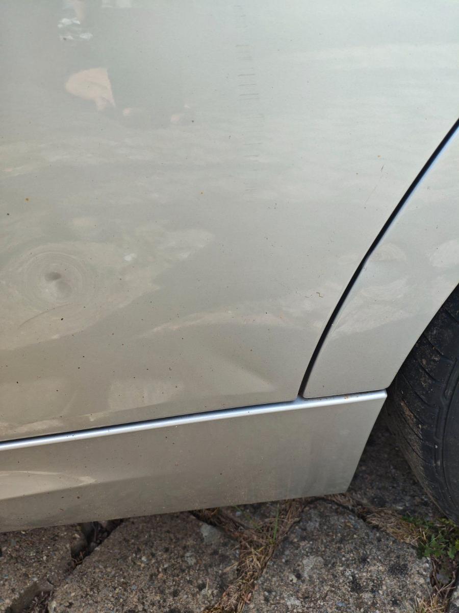 BMW 318 2009 — photo 8