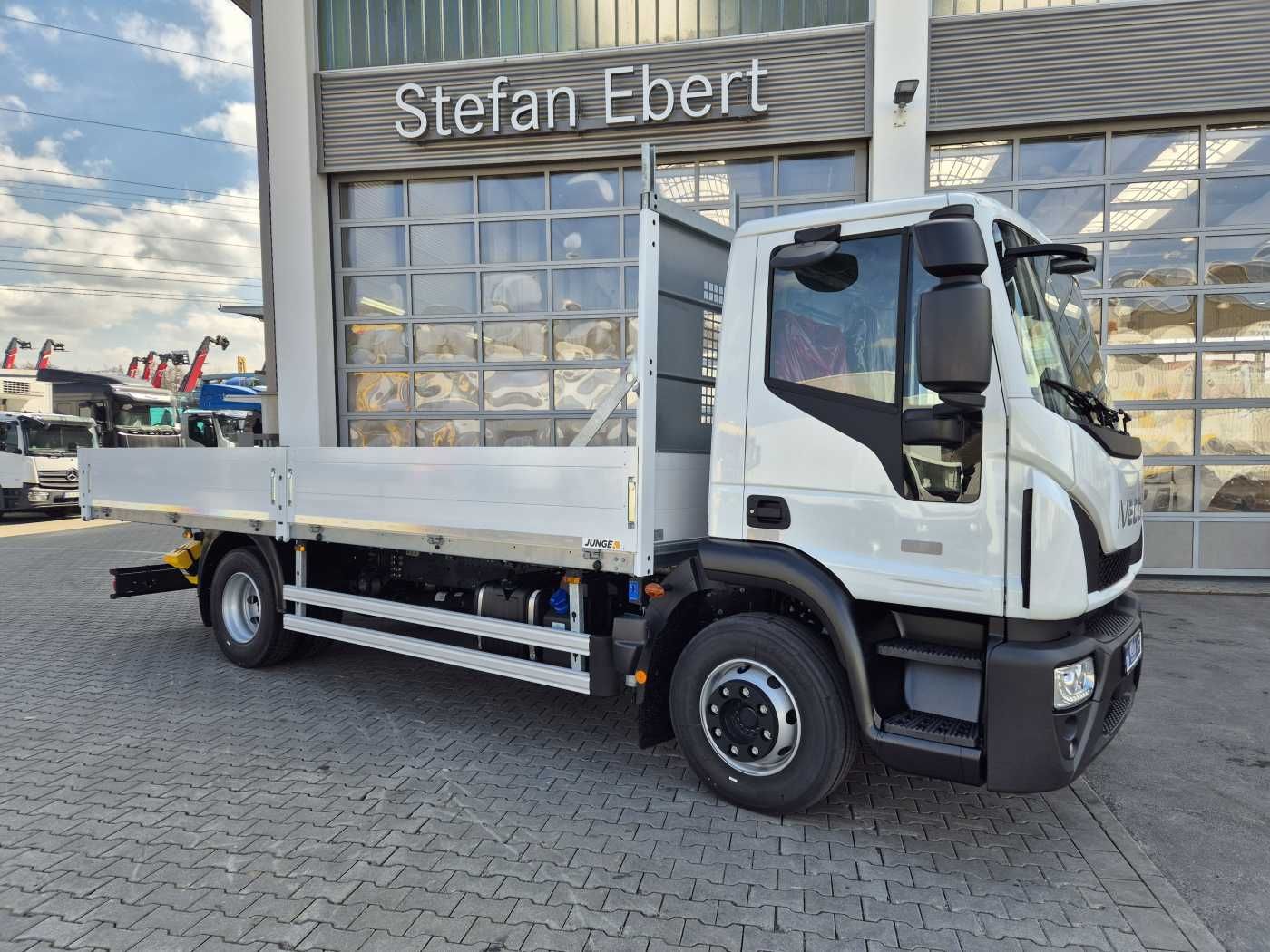Fahrzeugabbildung Iveco Eurocargo ML140E25/P 4x2 ACC 4x vorhanden