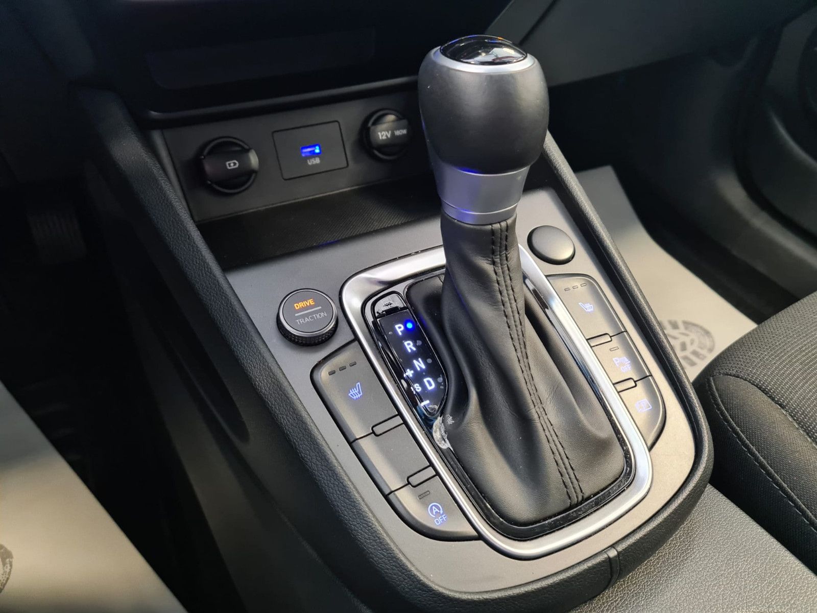 Fahrzeugabbildung Hyundai Kona 2WD / KAMERA / NAVI / ALLWETTER