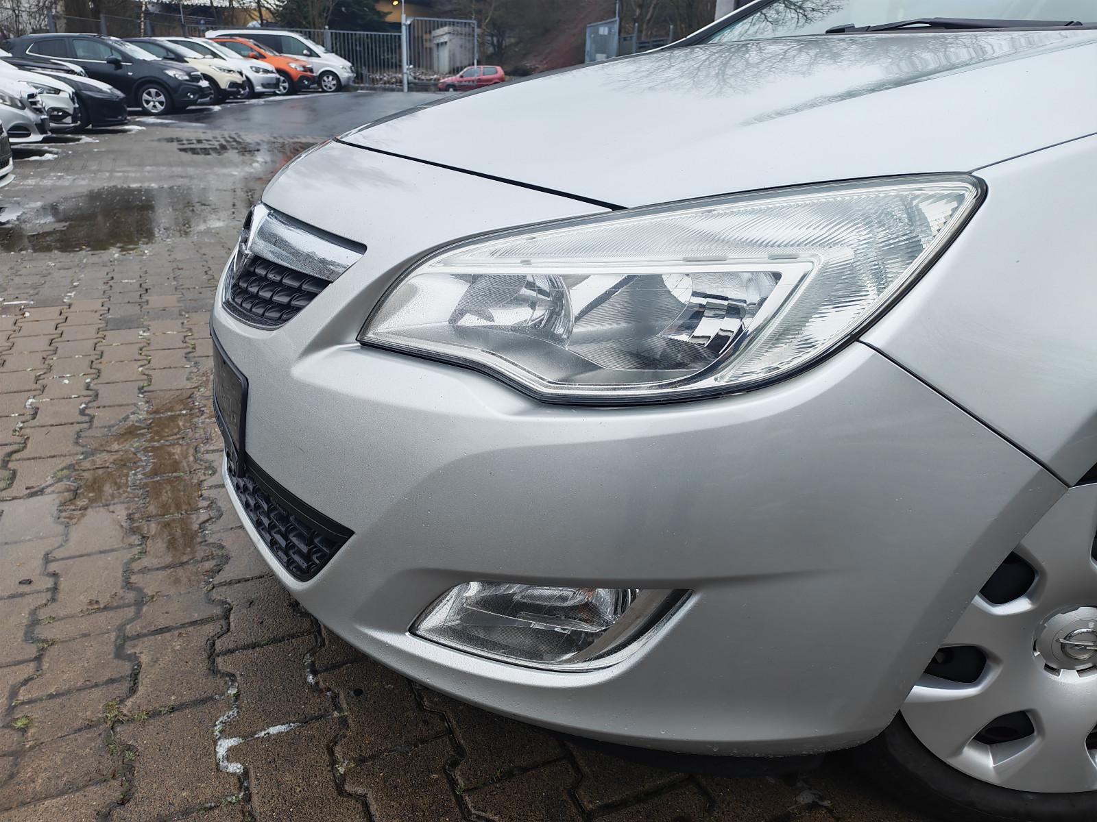Opel Astra 2011 — photo 5