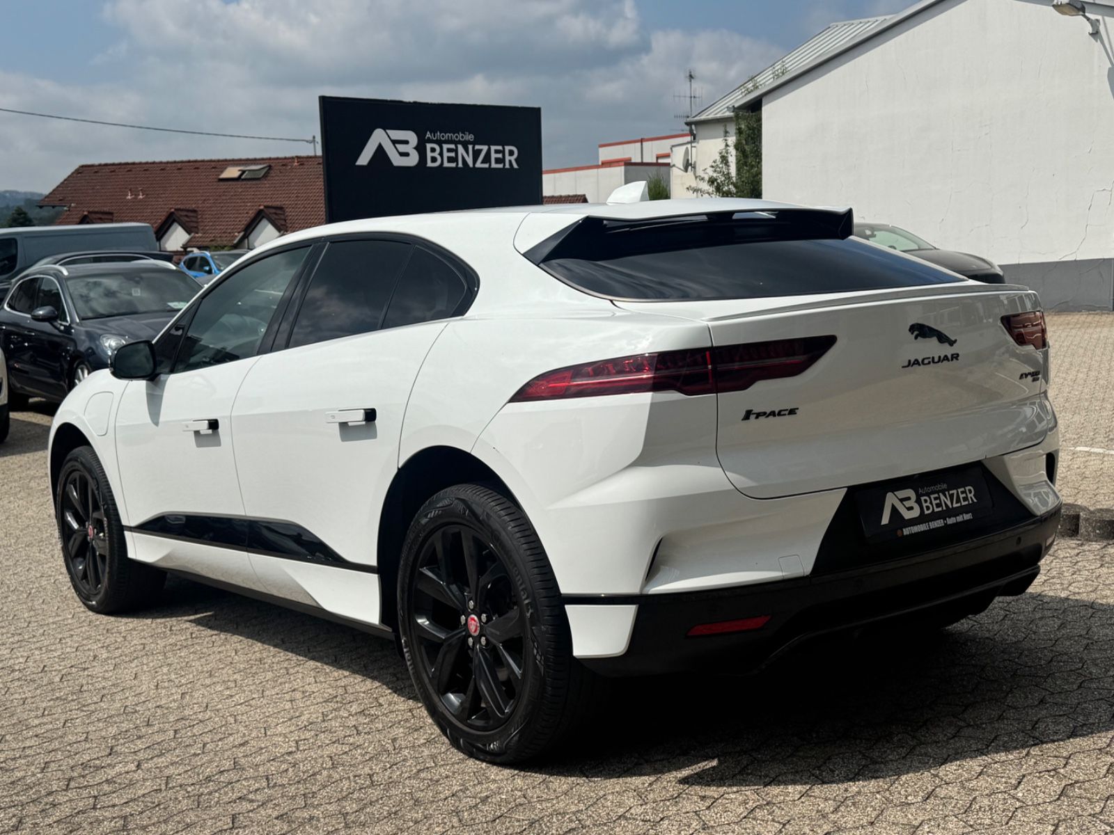 Fahrzeugabbildung Jaguar I-PACE 400 AWD/Black-Pack/CarPlay/MERIDIAN/89,6%
