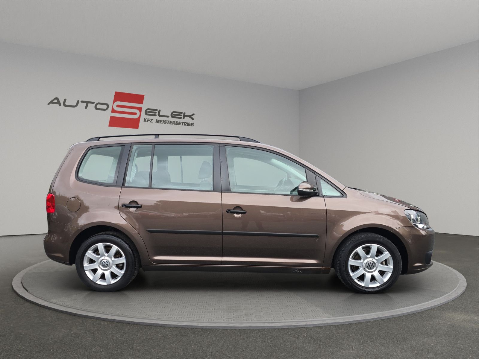 Fahrzeugabbildung Volkswagen Touran Trendline 1,6TDI 7 Sitze Tempomat